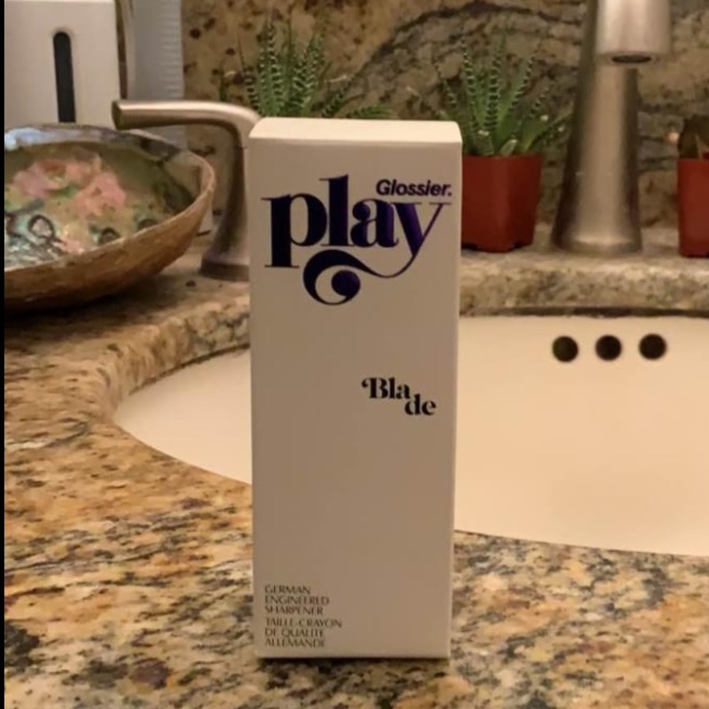 Glossier Play Blade
